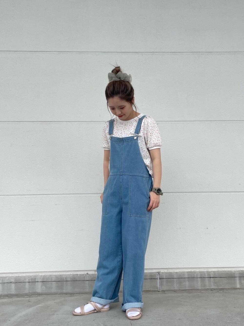 「花柄、プチプラ、プチプラコーデ、サーマル、レトロガール、レトロガールコーデ、トレンドファッション、retrogirl_ootd、OOTD、でにむ」｜「RETRO GIRLのオーバーオールパンツ（サロペット/オーバーオール、ブルー系）」を使った、RETROGIRLさん（レディース・158cm）の夏コーディネートの1枚目の写真