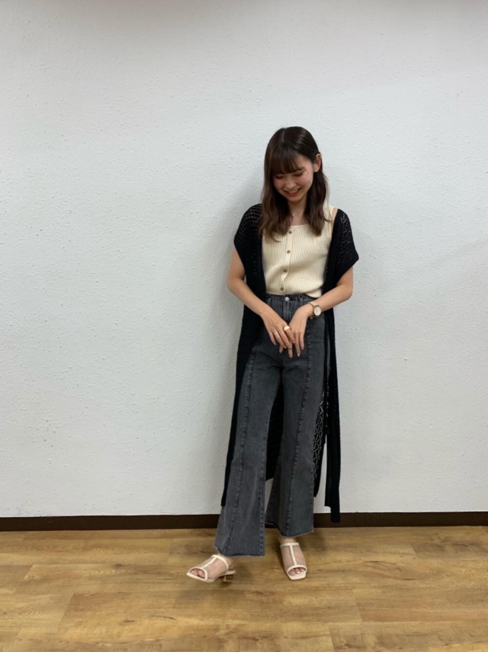 「プチプラコーデ、モノトーンコーデ、カジュアルコーデ、レトロガール、高身長コーデ、レトロガールコーデ、トレンドファッション、retrogirl_ootd」｜「RETRO GIRLのシアーサンダル（サンダル、ホワイト系）」を使った、RETROGIRLさん（レディース・163cm）の夏コーディネートの1枚目の写真