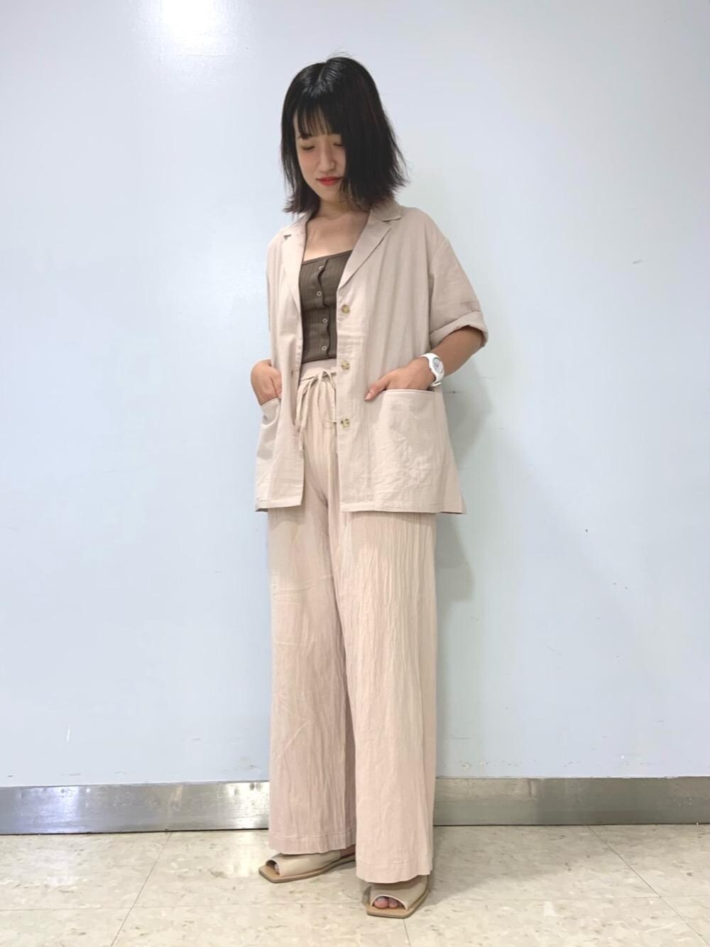 「セットアップ、ブラウン、韓国、プチプラコーデ、レトロガール、淡色コーデ、レトロガールコーデ、トレンドファッション、retrogirl_ootd、べージュ」｜「RETRO GIRLのドットボタン２WAYタンク（タンクトップ、ブラウン系）」を使った、RETROGIRLさん（レディース・157cm）の夏コーディネートの1枚目の写真