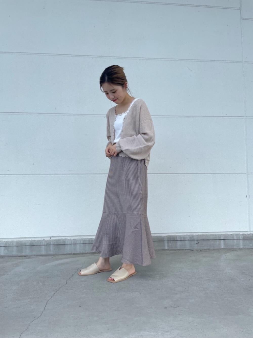 「ブラウン、プチプラ、プチプラコーデ、大人ガーリー、レトロガール、レトロガールコーデ、トレンドファッション、retrogirl_ootd、OOTD、べージュ」｜「RETRO GIRLの2WAYレースタンク(NEWバージョン)（タンクトップ、ホワイト系）」を使った、RETROGIRLさん（レディース・158cm）の夏コーディネートの1枚目の写真