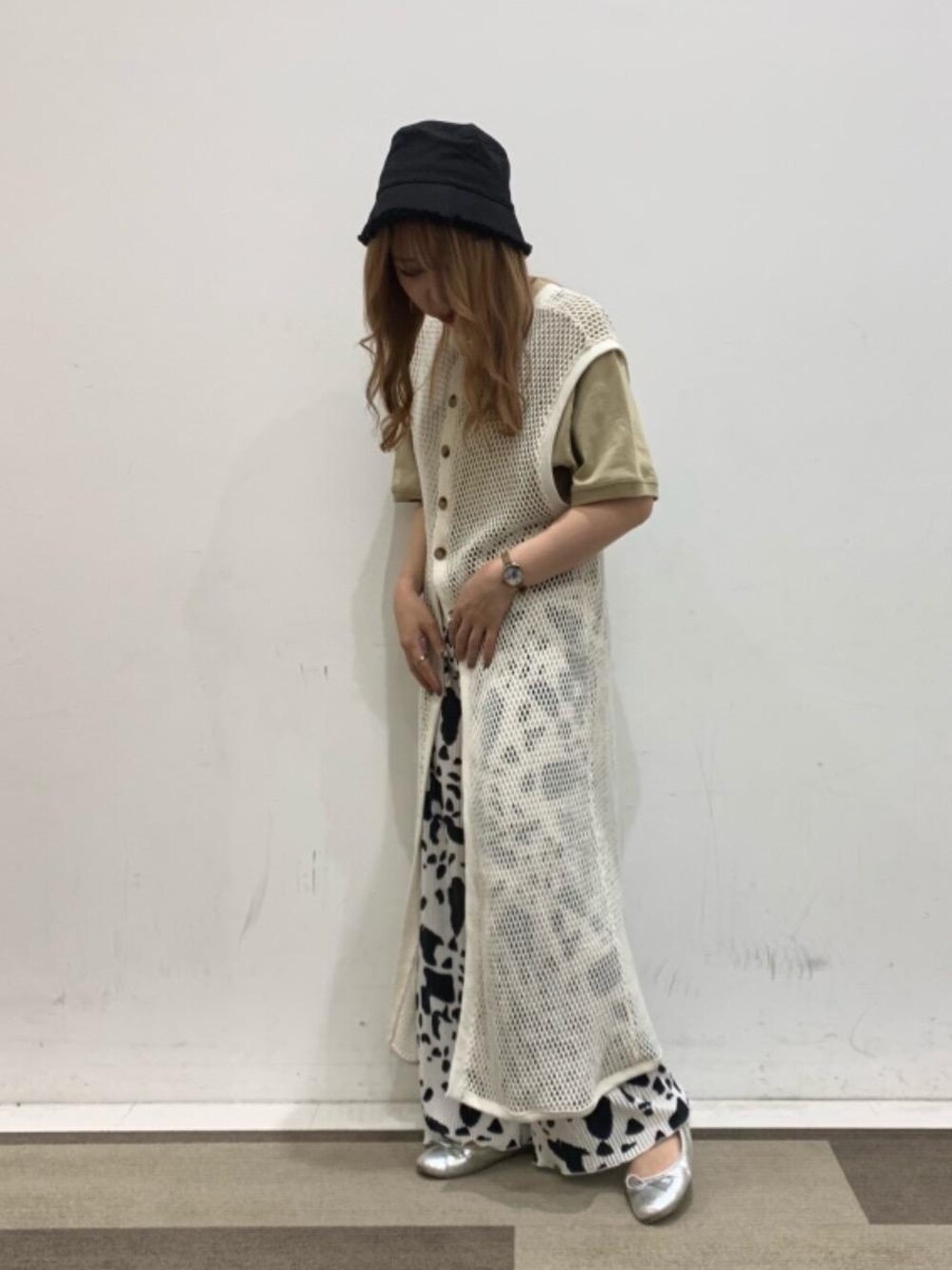「カジュアルコーデ、レトロガール、高身長コーデ、レトロガールコーデ、トレンドファッション、retrogirl_ootd、低身長こーで」｜「RETRO GIRLの柄アソートプリーツパンツ（その他パンツ、ホワイト系）」を使った、RETROGIRLさん（レディース・153cm）の夏コーディネートの1枚目の写真