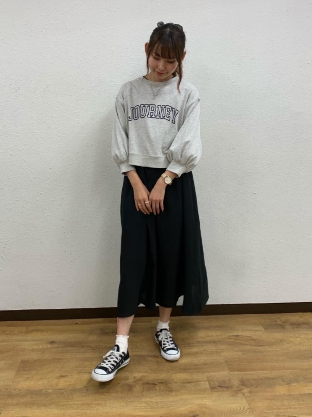 「お出かけコーデ、シンプルコーデ、プチプラコーデ、カジュアルコーデ、レトロガール、高身長コーデ、レトロガールコーデ、トレンドファッション、retrogirl_ootd」｜「RETRO GIRLのスニーカー（スニーカー、ブラック系）」を使った、RETROGIRLさん（レディース・163cm）の夏コーディネートの1枚目の写真