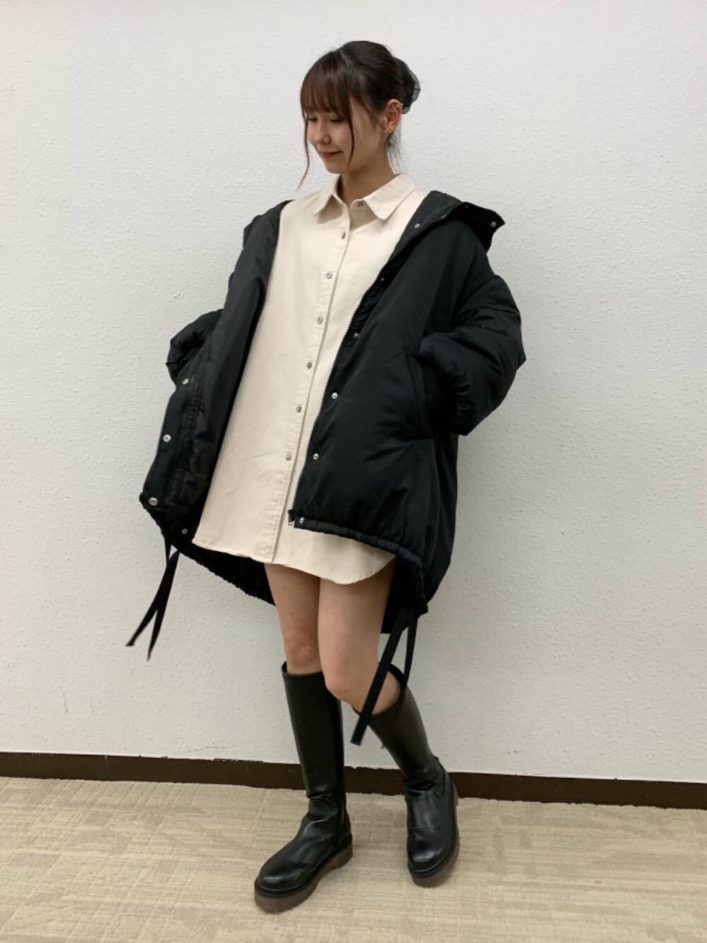 「ビックシルエット、シンプルコーデ、シャツスタイル、プチプラコーデ、モノトーンコーデ、レトロガール、高身長コーデ、レトロガールコーデ、トレンドファッション、retrogirl_ootd」｜「ems exciteの厚底ロングブーツ（ブーツ、ブラック系）」を使った、RETROGIRLさん（レディース・163cm）の秋コーディネートの1枚目の写真