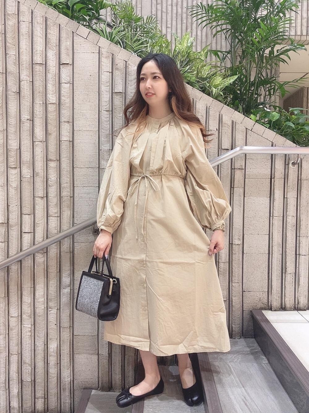 「プチプラコーデ、レトロガール、ワンピースコーデ、レトロガールコーデ、トレンドファッション、retrogirl_ootd、べージュ」｜「RETRO GIRLのタビバレエシューズ（バレエシューズ、ブラック系）」を使った、RETROGIRLさん（レディース・159cm）の秋コーディネートの1枚目の写真