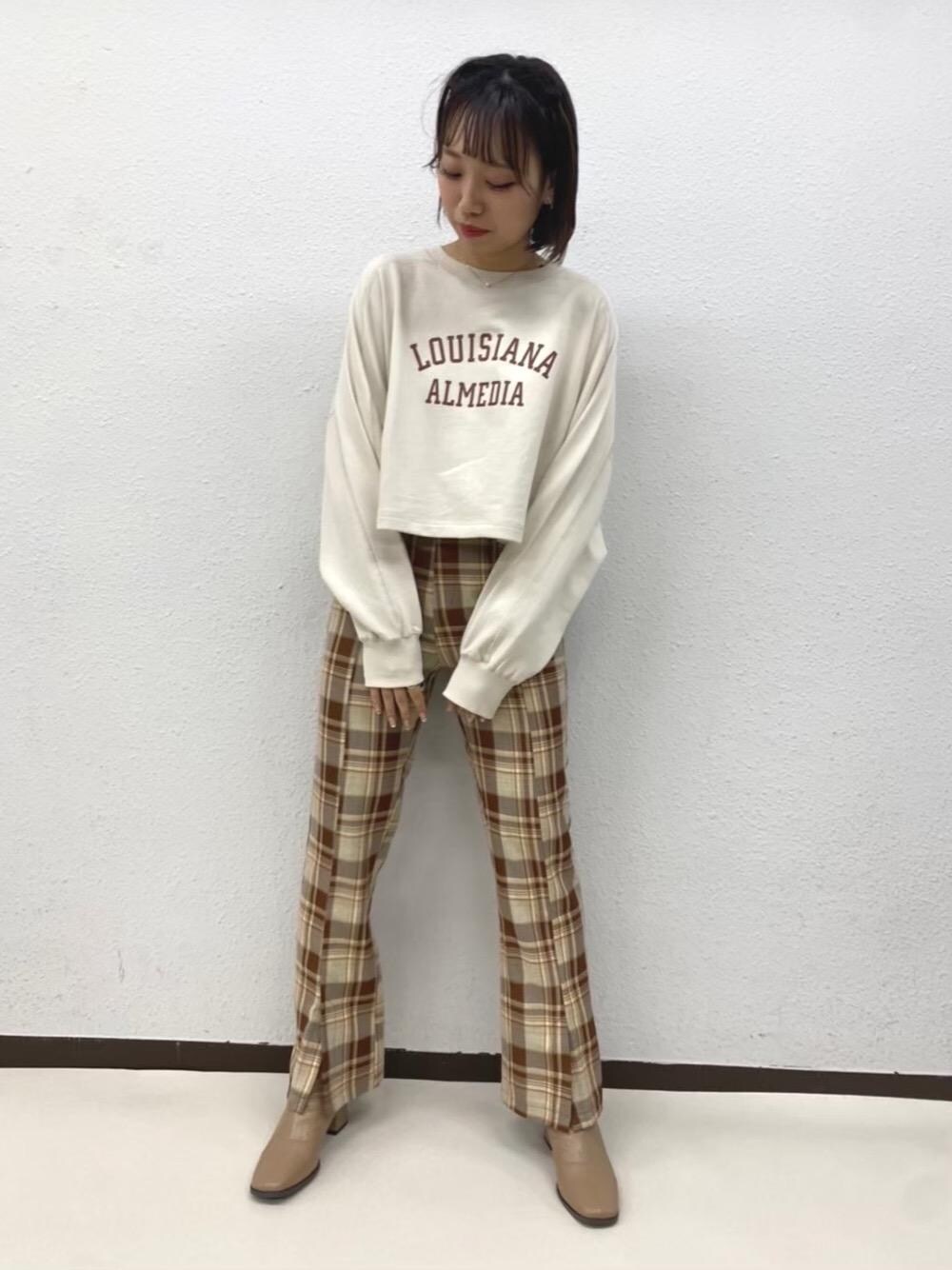 「チェック、ブラウン、プチプラコーデ、レトロガール、淡色コーデ、レトロガールコーデ、トレンドファッション、retrogirl_ootd、べージュ」｜「RETRO GIRLのストレッチショートブーツ（ブーツ、ベージュ系）」を使った、RETROGIRLさん（レディース・157cm）の秋コーディネートの1枚目の写真