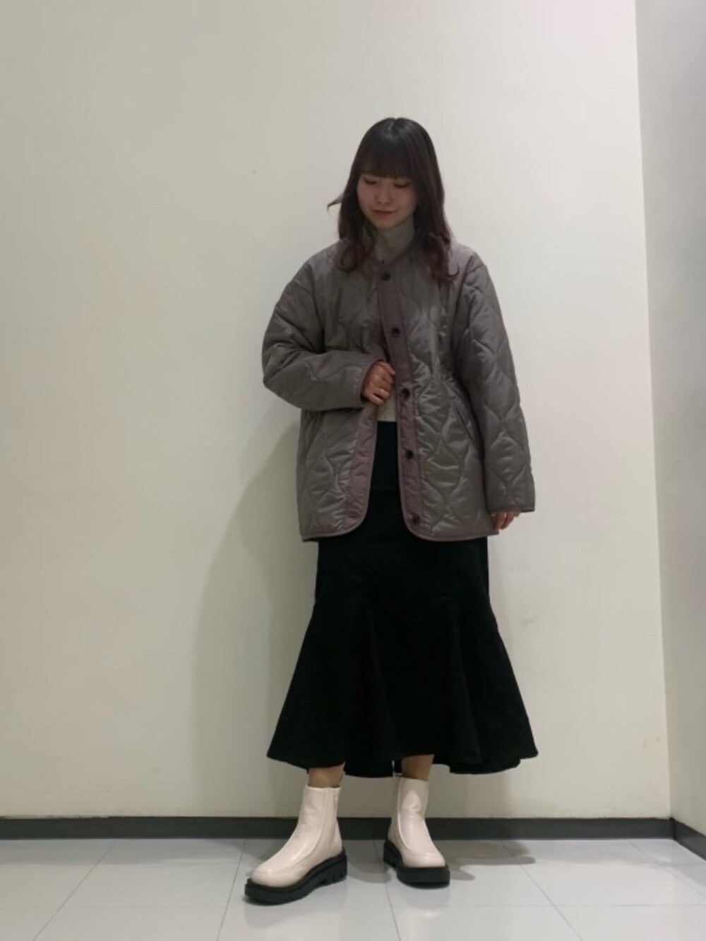 「お出かけコーデ、プチプラコーデ、レトロガール、高身長コーデ、レトロガールコーデ、トレンドファッション、retrogirl_ootd」｜「RETRO GIRLのスクエアモカブーツ（ブーツ、ホワイト系）」を使った、RETROGIRLさん（レディース・163cm）の冬コーディネートの1枚目の写真