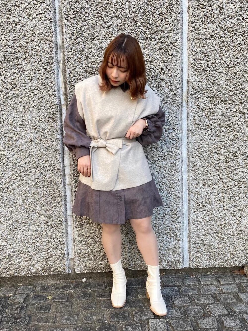 「プチプラコーデ、カジュアルコーデ、大人ガーリー、レトロガール、淡色コーデ、レトロガールコーデ、トレンドファッション、retrogirl_ootd、低身長こーで」｜「RETRO GIRLのフレアヒールショートブーツ（ブーツ、ホワイト系）」を使った、RETROGIRLさん（レディース・150cm）の冬コーディネートの1枚目の写真