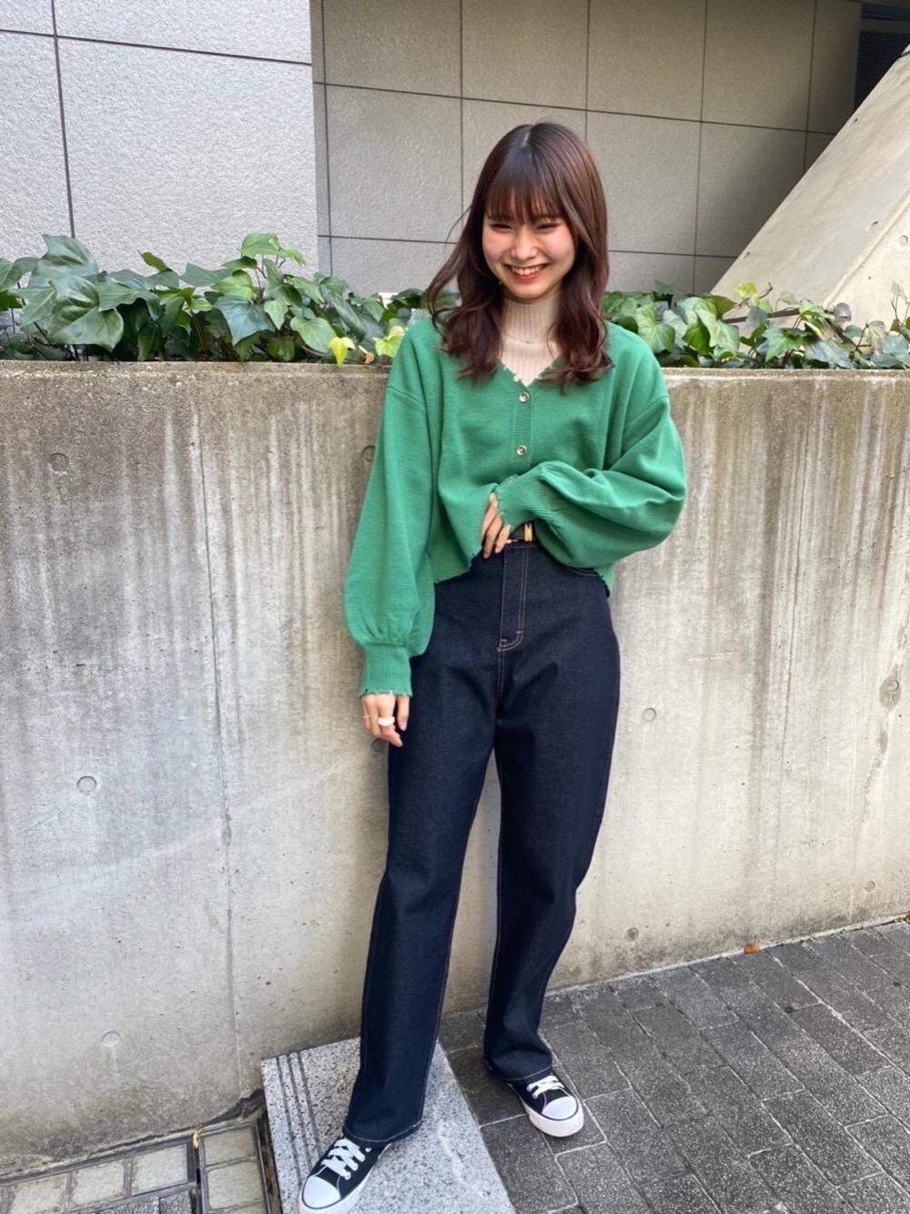 「プチプラコーデ、カジュアルコーデ、レトロガール、高身長コーデ、レトロガールコーデ、トレンドファッション、retrogirl_ootd」｜「RETRO GIRLのスニーカー（スニーカー、ブラック系）」を使った、RETROGIRLさん（レディース・163cm）の冬コーディネートの1枚目の写真