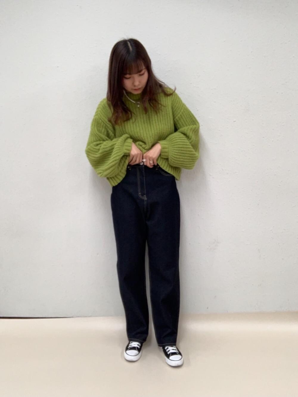 「プチプラコーデ、カジュアルコーデ、レトロガール、高身長コーデ、レトロガールコーデ、トレンドファッション、retrogirl_ootd」｜「RETRO GIRLのスニーカー（スニーカー、ブラック系）」を使った、RETROGIRLさん（レディース・163cm）の冬コーディネートの1枚目の写真