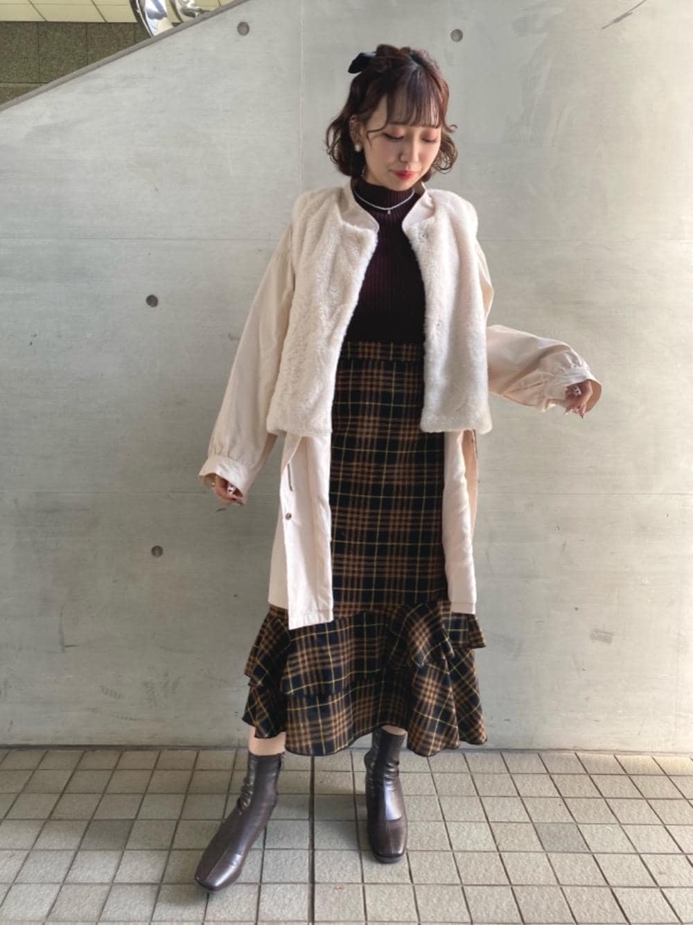 「ブラウン、カジュアルコーデ、大人ガーリー、レトロガール、ガーリーコーデ、レトロガールコーデ、トレンドファッション、retrogirl_ootd、べージュ」｜「RETRO GIRLのリブハイネックニット（ニット/セーター、ブラック系）」を使った、RETROGIRLさん（レディース・157cm）の冬コーディネートの1枚目の写真