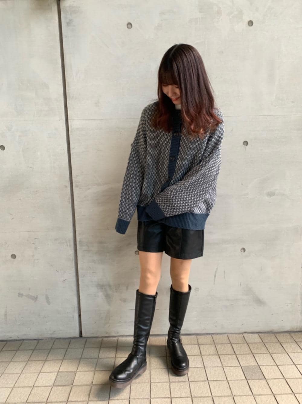 「プチプラコーデ、カジュアルコーデ、レトロガール、脚長コーデ、高身長コーデ、レトロガールコーデ、トレンドファッション、retrogirl_ootd」｜「ems exciteの厚底ロングブーツ（ブーツ、ブラック系）」を使った、RETROGIRLさん（レディース・163cm）の冬コーディネートの1枚目の写真