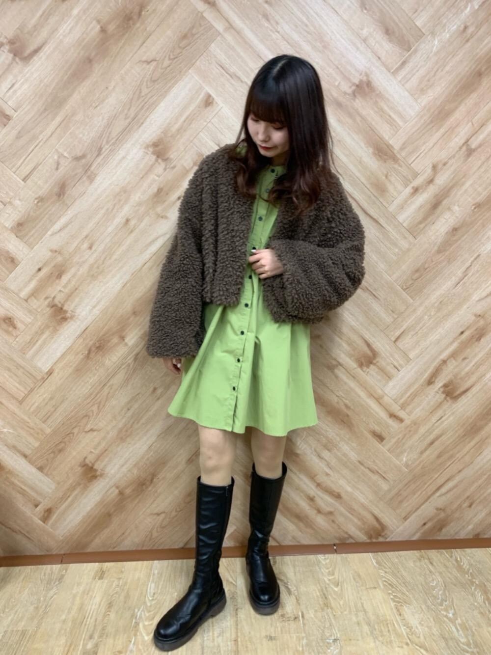 「プチプラコーデ、カジュアルコーデ、レトロガール、高身長コーデ、レトロガールコーデ、トレンドファッション、retrogirl_ootd」｜「ems exciteの厚底ロングブーツ（ブーツ、ブラック系）」を使った、RETROGIRLさん（レディース・163cm）の冬コーディネートの1枚目の写真