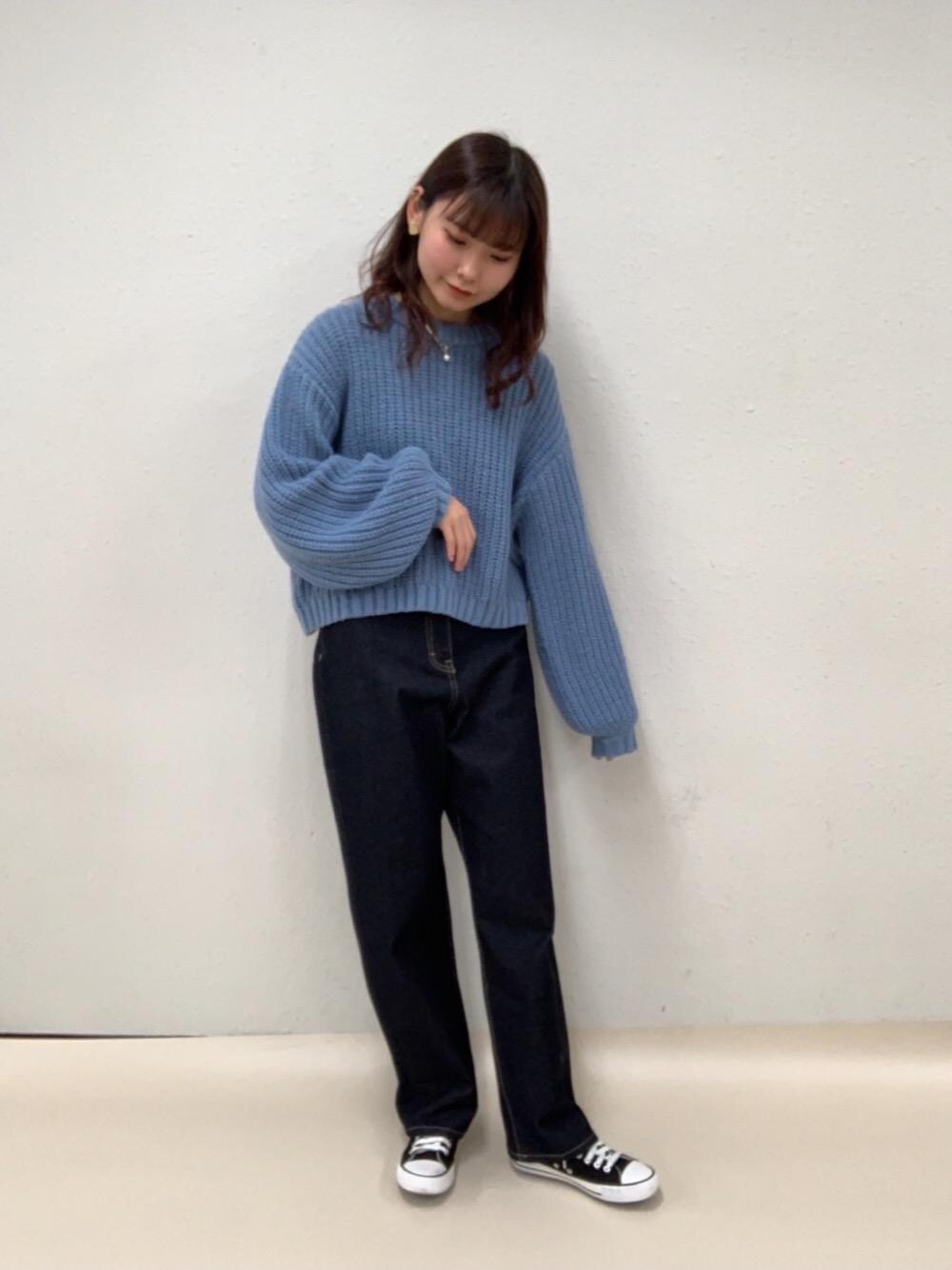 「プチプラコーデ、カジュアルコーデ、レトロガール、高身長コーデ、レトロガールコーデ、トレンドファッション、retrogirl_ootd」｜「RETRO GIRLのスニーカー（スニーカー、ブラック系）」を使った、RETROGIRLさん（レディース・163cm）の冬コーディネートの1枚目の写真