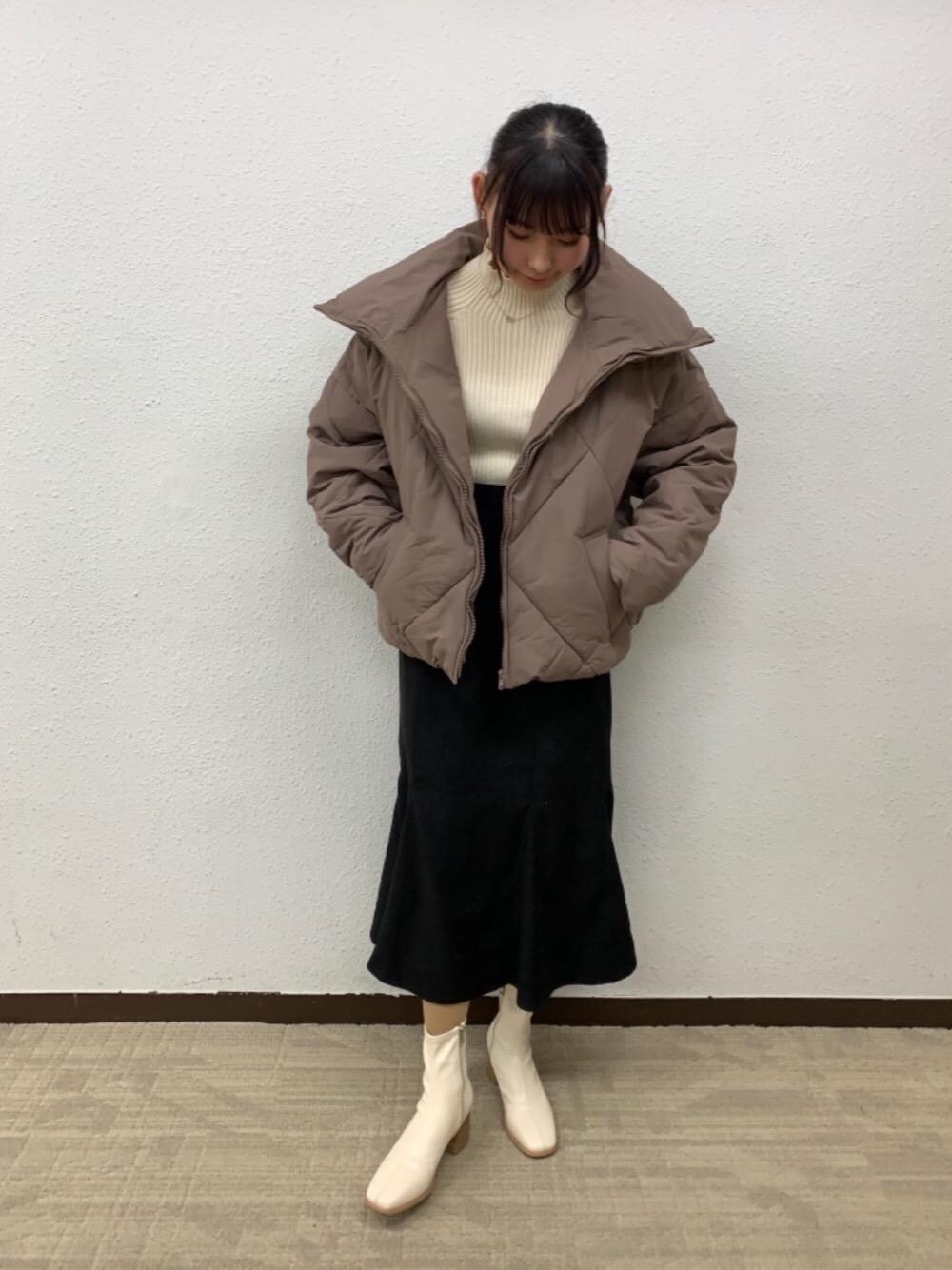 「シンプルコーデ、プチプラコーデ、レトロガール、高身長コーデ、レトロガールコーデ、トレンドファッション、retrogirl_ootd」｜「RETRO GIRLのリブハイネックニット（ニット/セーター、ホワイト系）」を使った、RETROGIRLさん（レディース・163cm）の冬コーディネートの1枚目の写真