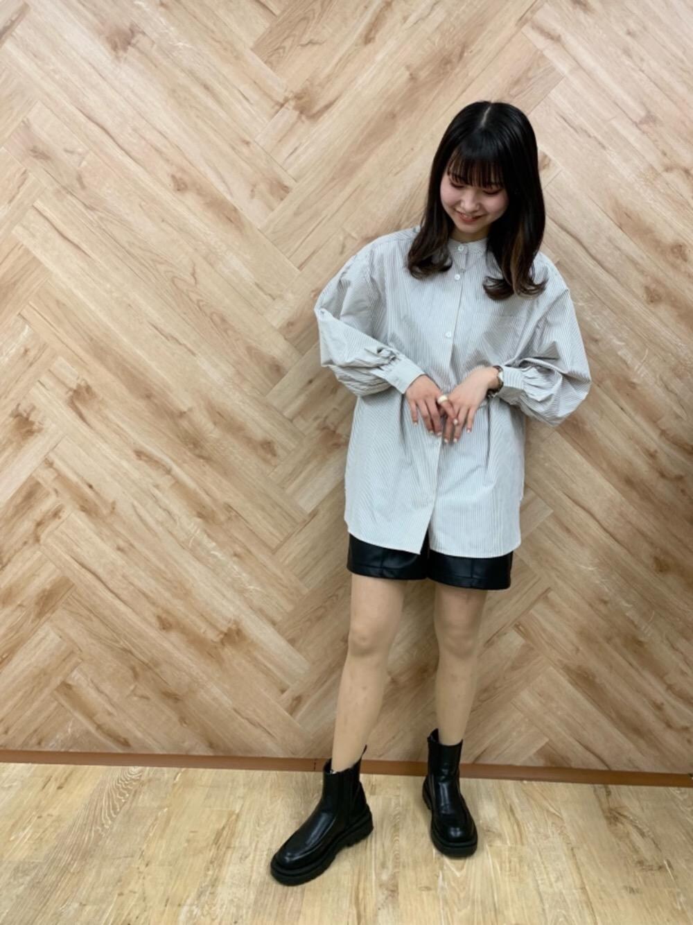 「プチプラコーデ、カジュアルコーデ、レトロガール、脚長コーデ、高身長コーデ、レトロガールコーデ、トレンドファッション、retrogirl_ootd」｜「RETRO GIRLのスクエアモカブーツ（ブーツ、ブラック系）」を使った、RETROGIRLさん（レディース・163cm）の冬コーディネートの1枚目の写真