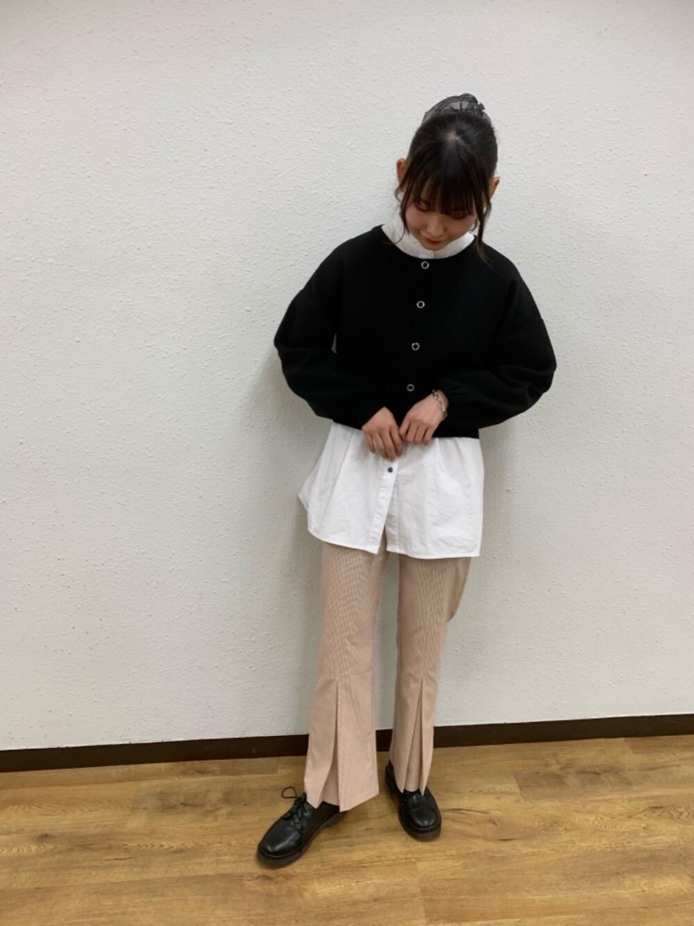 「プチプラコーデ、カジュアルコーデ、レトロガール、脚長コーデ、高身長コーデ、レトロガールコーデ、トレンドファッション、retrogirl_ootd」｜「RETRO GIRLのラバーソールシューズ（その他シューズ、ブラック系）」を使った、RETROGIRLさん（レディース・165cm）の冬コーディネートの1枚目の写真