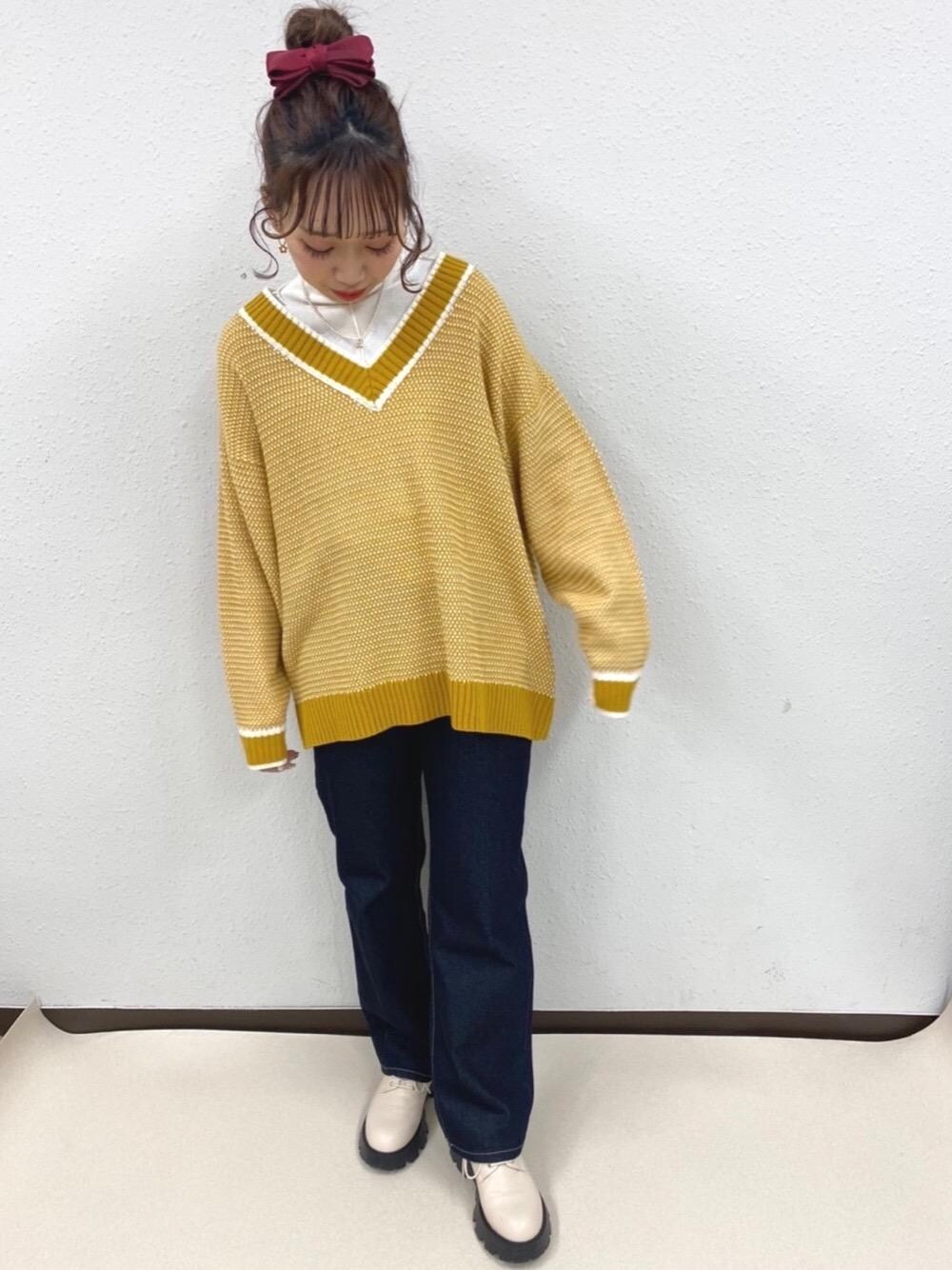 「フレアパンツ、プチプラコーデ、カジュアルコーデ、レトロガール、レトロガールコーデ、トレンドファッション、retrogirl_ootd」｜「RETRO GIRLのシアーハイネックカットソー（Tシャツ/カットソー、ホワイト系）」を使った、RETROGIRLさん（レディース・157cm）の春コーディネートの1枚目の写真