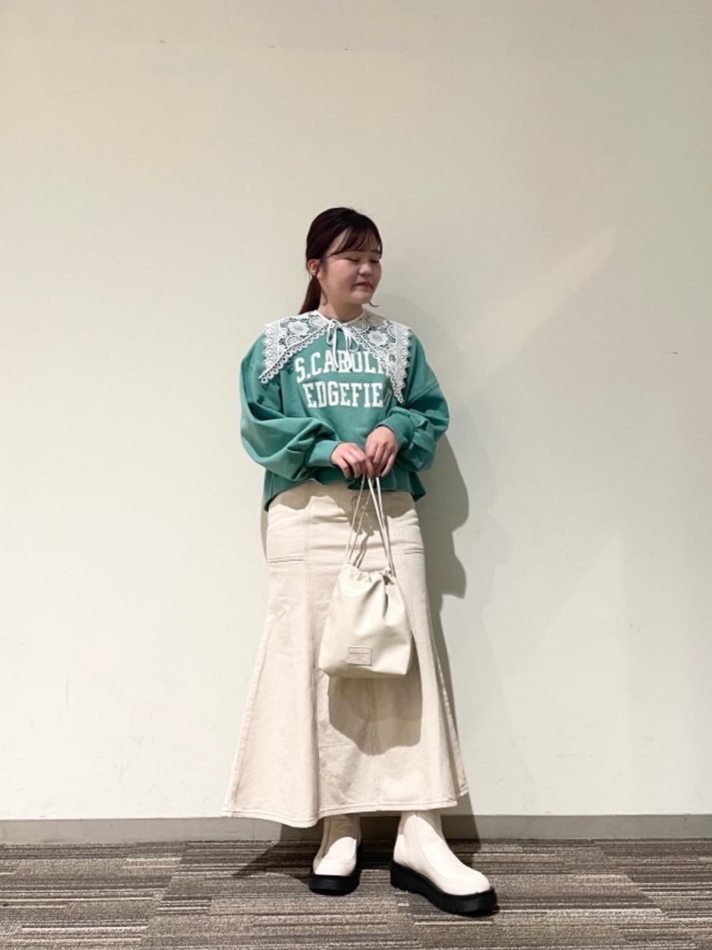 「ショートブーツ、つけ襟、プチプラコーデ、カジュアルコーデ、レトロガール、レトロガールコーデ、トレンドファッション、retrogirl_ootd、とれーなー、低身長こーで」｜「RETRO GIRLの巾着ショルダーバッグ（ショルダーバッグ、ホワイト系）」を使った、RETROGIRLさん（レディース・152cm）の春コーディネートの1枚目の写真