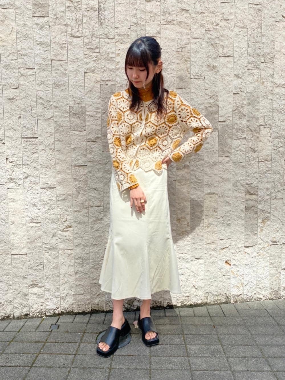 「お出かけコーデ、プチプラコーデ、大人ガーリー、レトロガール、高身長コーデ、レトロガールコーデ、トレンドファッション、retrogirl_ootd」｜「RETRO GIRLのカギ針2WAYカーデ（カーディガン/ボレロ、ホワイト系）」を使った、RETROGIRLさん（レディース・165cm）の春コーディネートの1枚目の写真
