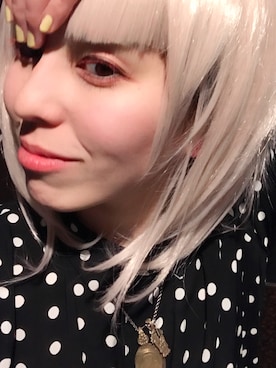 「アイテム（ウィッグ、シルバー系）」を使った、門田 紗南さん（レディース・154cm）の春コーディネート