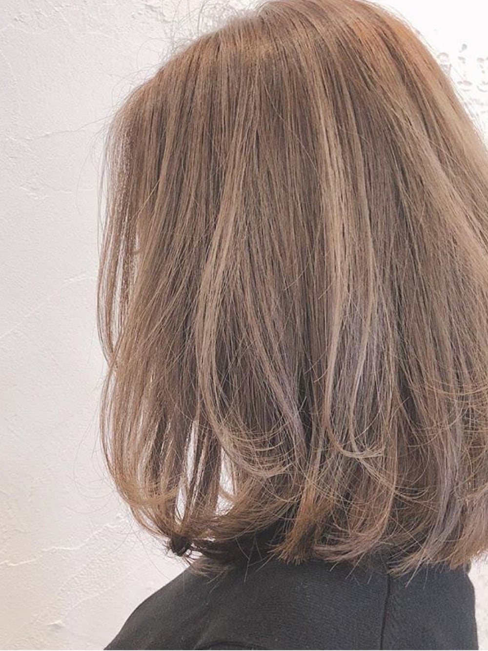 「ニューヘアー、ヘアースタイル、ヘアー、ヘアカラー、ハイライト、ママスタイル」｜「ZARAのアイテム（Tシャツ/カットソー、ブラック系）」を使った、ℐꄲℳꄲ ⑅*♔.さん（レディース・153cm）の春コーディネートの1枚目の写真