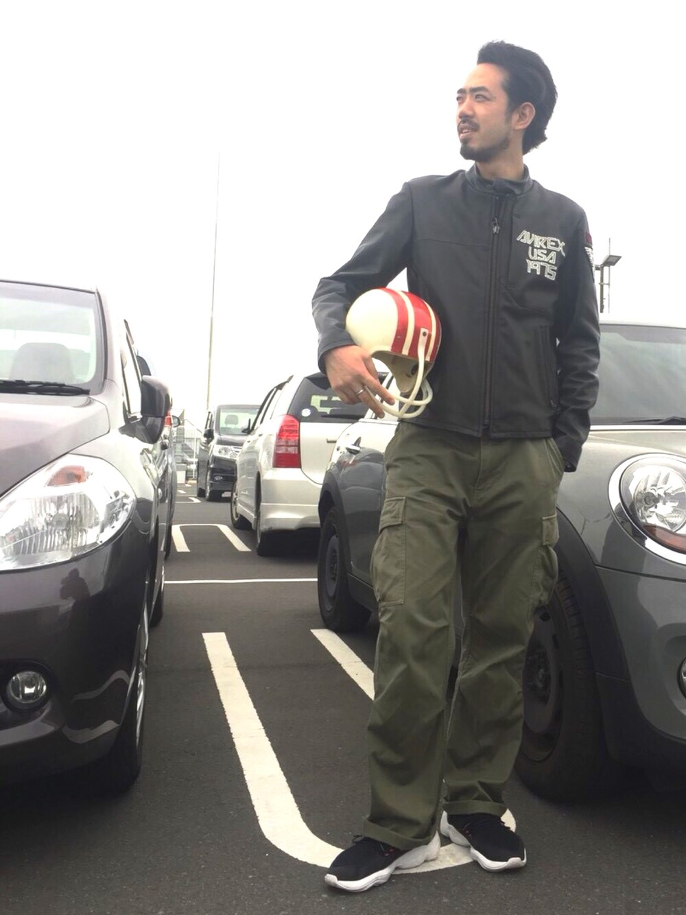 「シンプル、レザージャケット、AVIREX、ペイント、シングルライダース、road、ららぽーと立川立飛、AVIREXSTREETGEAR」｜「AVIREXのAVIREX/アヴィレックス/ 撥水レザー ライダース/ WATER REPELLENT LEATHER RIDERS 【AVIREX STREET GEAR/ ROAD】（ライダースジャケット、ブラック系）」を使った、KJさん（メンズ・181cm）の夏コーディネートの1枚目の写真