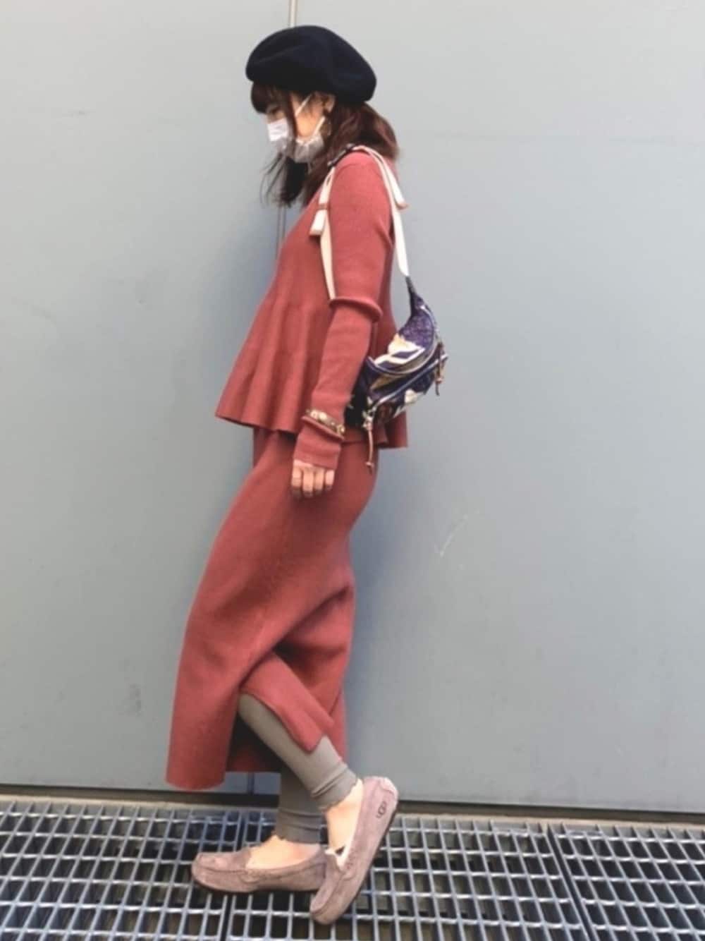 「ニットワンピース、レイヤード、体型カバー、優秀ワンピ、低身長コーデ、おちびさん、ウエストポーチ、ミリオンカラッツ(Million Carats)、ベレー帽、きれいめカジュアル」｜「MILLION CARATSのレイヤードニットワンピース（ワンピース、ピンク系）」を使った、iduさん（レディース・153cm）の秋コーディネートの1枚目の写真