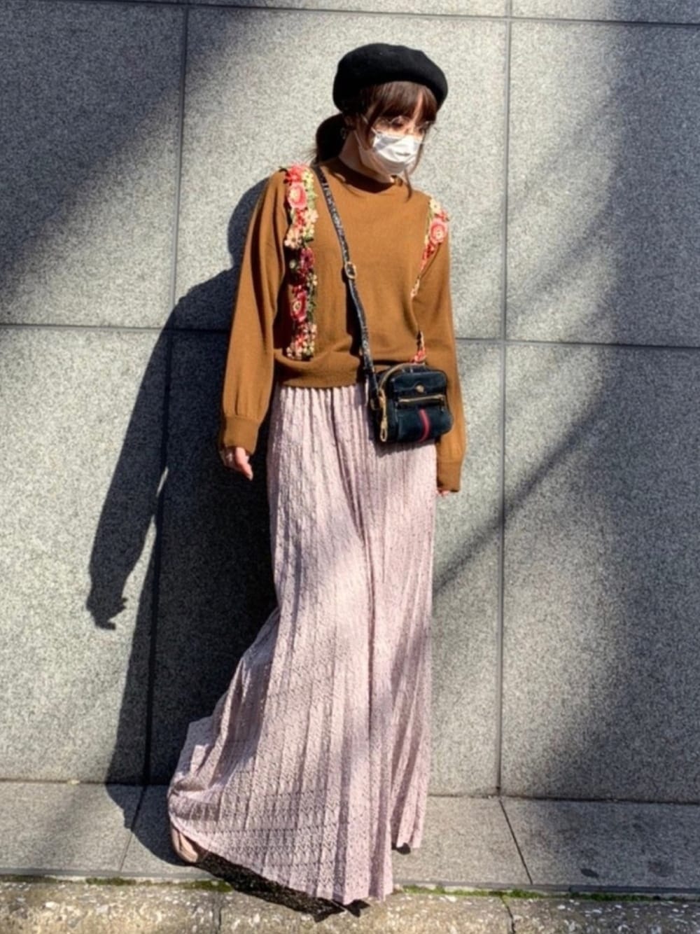 「ニットコーデ、秋冬コーデ、オトナカジュアル、低身長コーデ、おちびさん、ブラウンコーデ、オーバーサイズ、プリーツスカート、ミリオンカラッツ(Million Carats)、機能素材」｜「MILLION CARATSの花レースニット長袖トップス抗菌・防臭・UV加工（ニット/セーター、ブラウン系）」を使った、iduさん（レディース・153cm）の秋コーディネートの1枚目の写真