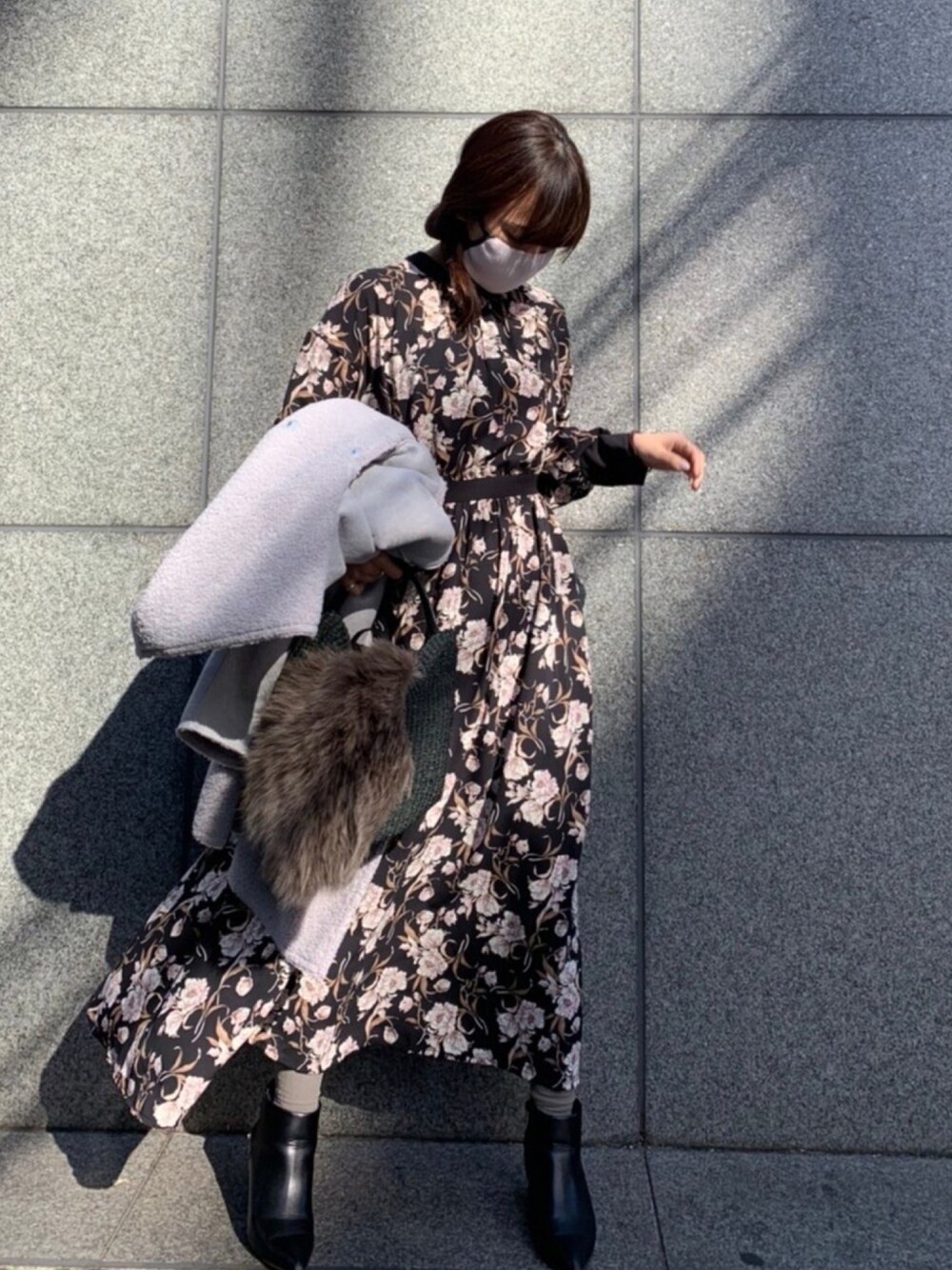 「花柄ワンピース、ムートンコート、ブーツ、オトナ女子、きれいめコーディネート、マイベストコーデ2020、ミリオンカラッツ(Million Carats)、低身長、おちびさん、レトロガール」｜「ROOMのアイテム（マスク、ピンク系）」を使った、iduさん（レディース・153cm）の冬コーディネートの1枚目の写真