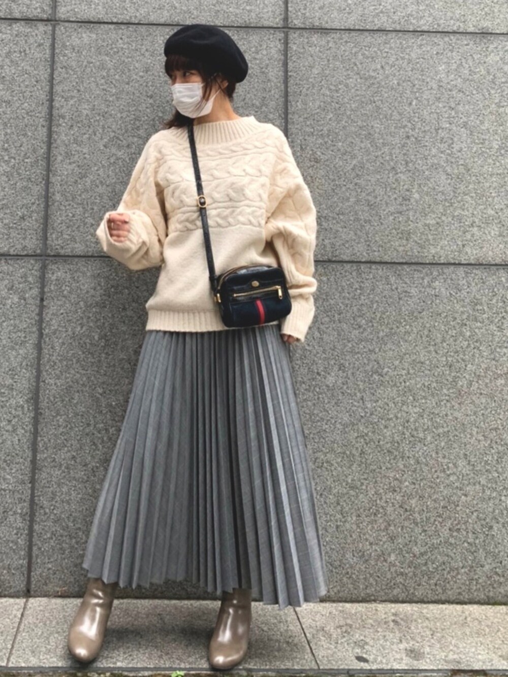 「ケーブルニット、プリーツスカート、チエックスカート、ベレー帽推奨委員会、UNIQLO、ミリオンカラッツ(Million Carats)、淡色コーデ、オトナカジュアル、低身長、おちびさん」｜「UNIQLOのアイテム（ハンチング/ベレー帽、ブラック系）」を使った、iduさん（レディース・153cm）の冬コーディネートの1枚目の写真