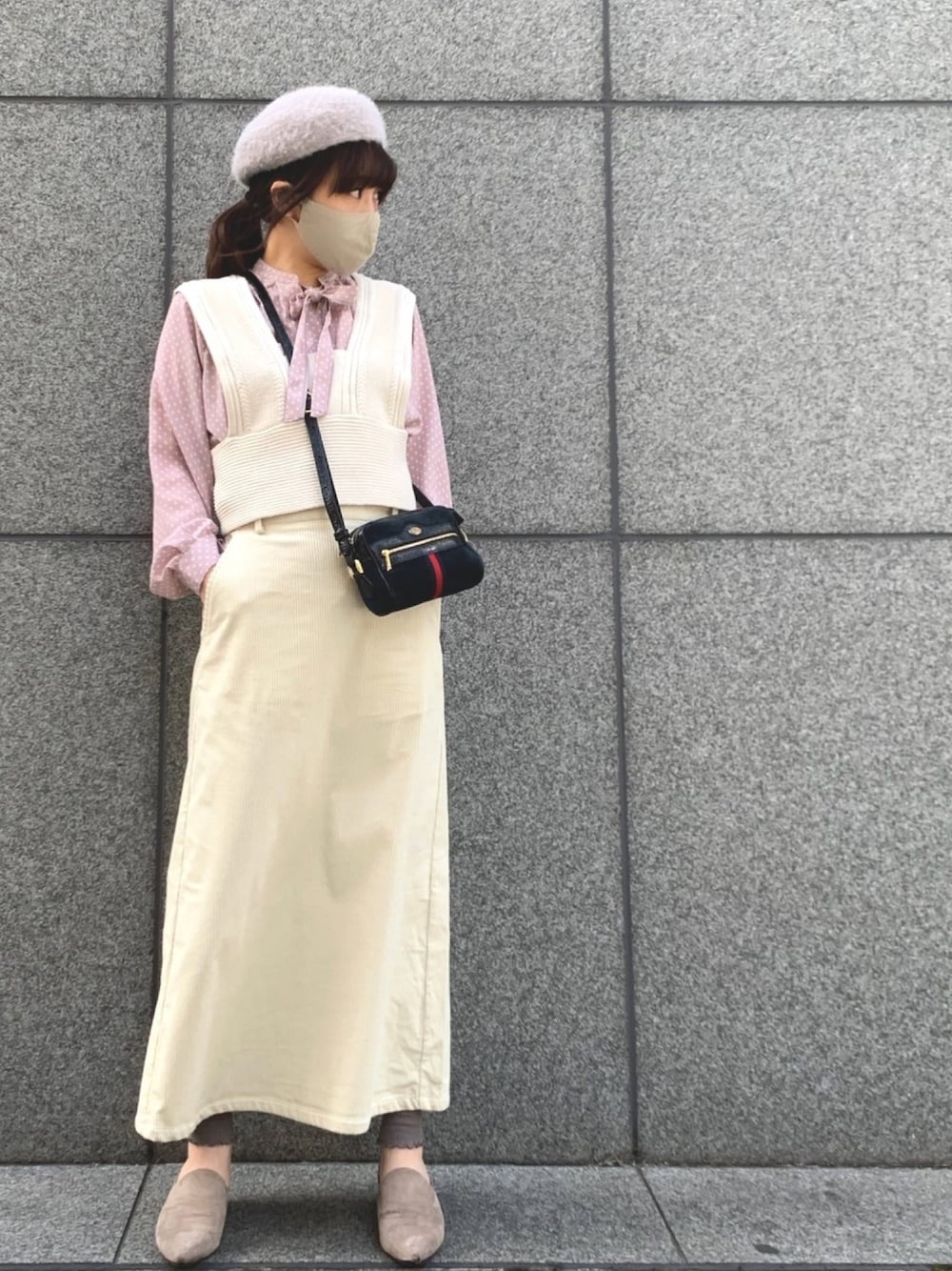 「GU、GUコーデ、プチプラ、ブラウス、ロングスカート、ベレー帽、春カラー、ニットビスチェ、ミリオンカラッツ(Million Carats)、低身長」｜「GUのアイテム（ハンチング/ベレー帽、グレー系）」を使った、iduさん（レディース・153cm）の春コーディネートの1枚目の写真