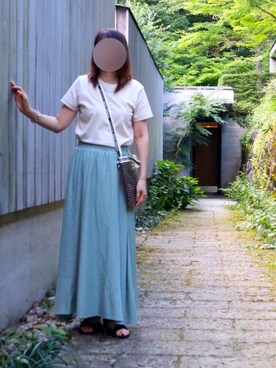 AYU∞さんの「サテンフレアスカート」を使ったコーディネート