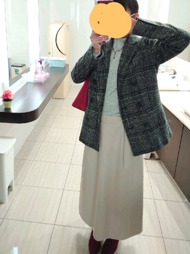 「GU（ジーユー）のアイテム（スカート、ホワイト系）」を使った、auさん（レディース・160cm）の秋コーディネート