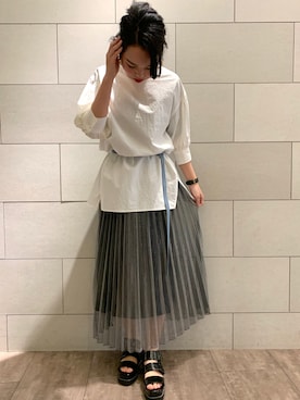 「JEANASIS（ジーナシス）のシアーシャイニープリーツスカート/876109（スカート）」を使った、いくみさん（レディース・163cm・20代）の春コーディネート
