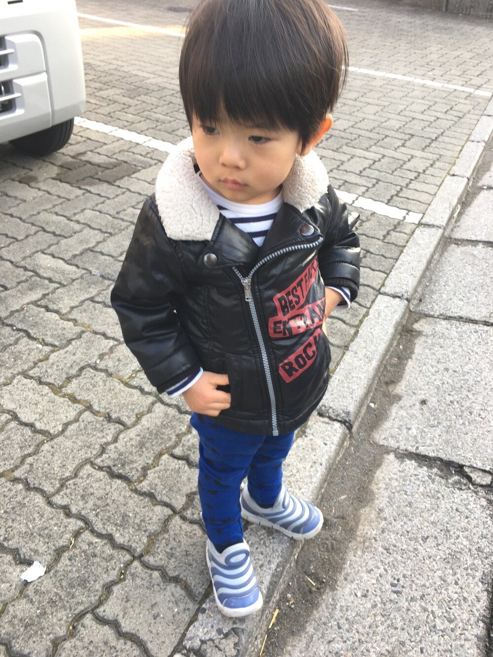 「保育園」｜「西松屋のアイテム（ライダースジャケット、ブラック系）」を使った、mooさん（キッズ・90cm）の春コーディネートの1枚目の写真