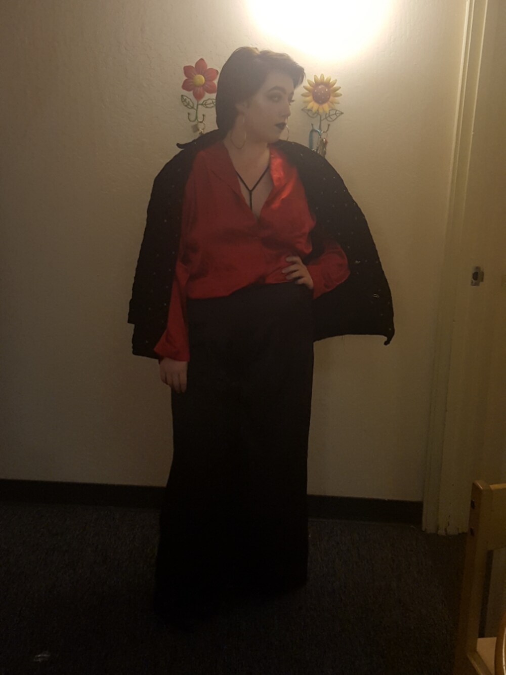 ブラック系のその他パンツを着用したレディースの春コーディネートの1枚目の写真