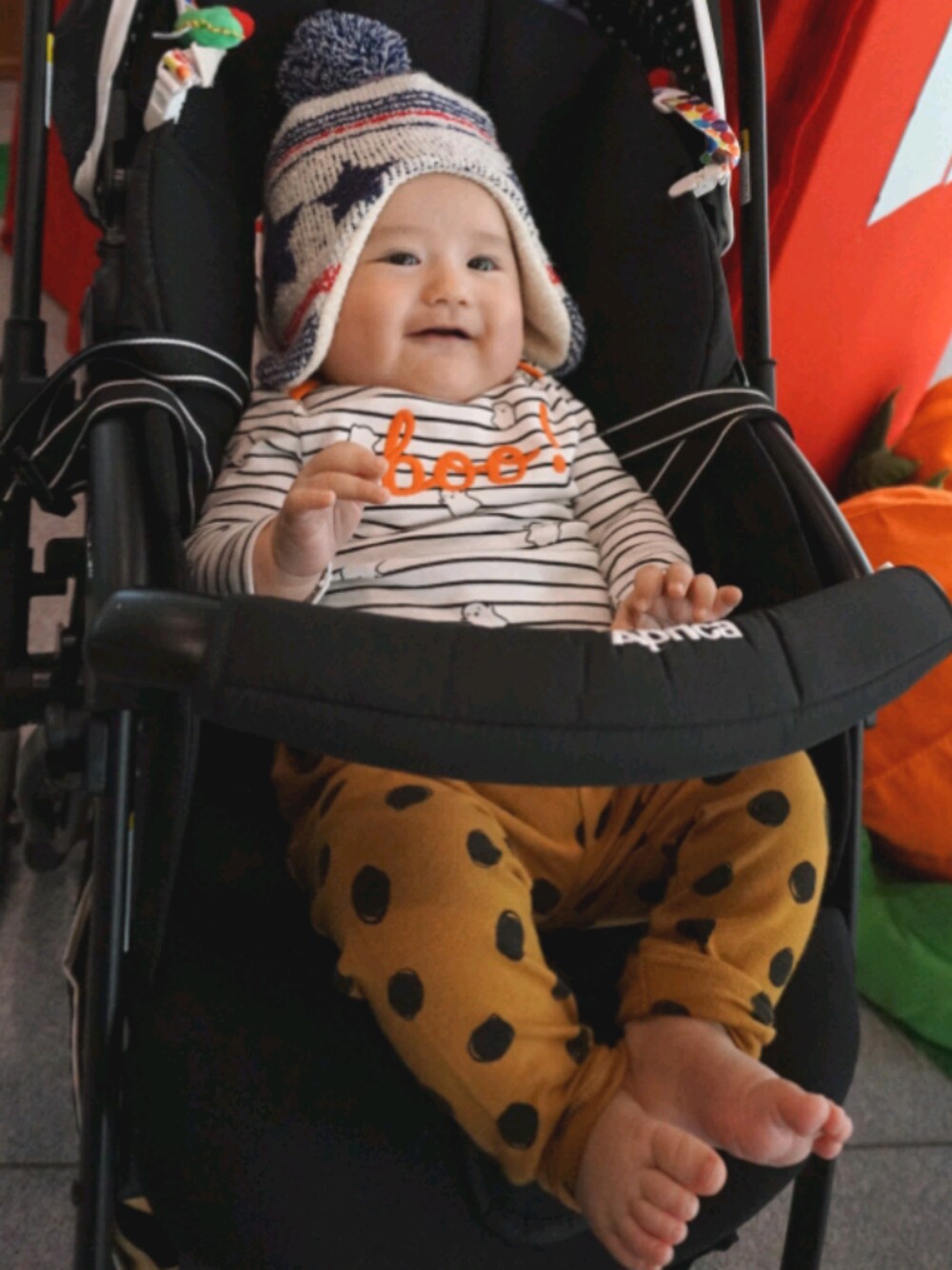 「キッズコーデ、ハロウィーン、ニット帽」｜「Carter'sのアイテム（トップス、ホワイト系）」を使った、HALkunさん（キッズ・80cm）の春コーディネートの1枚目の写真