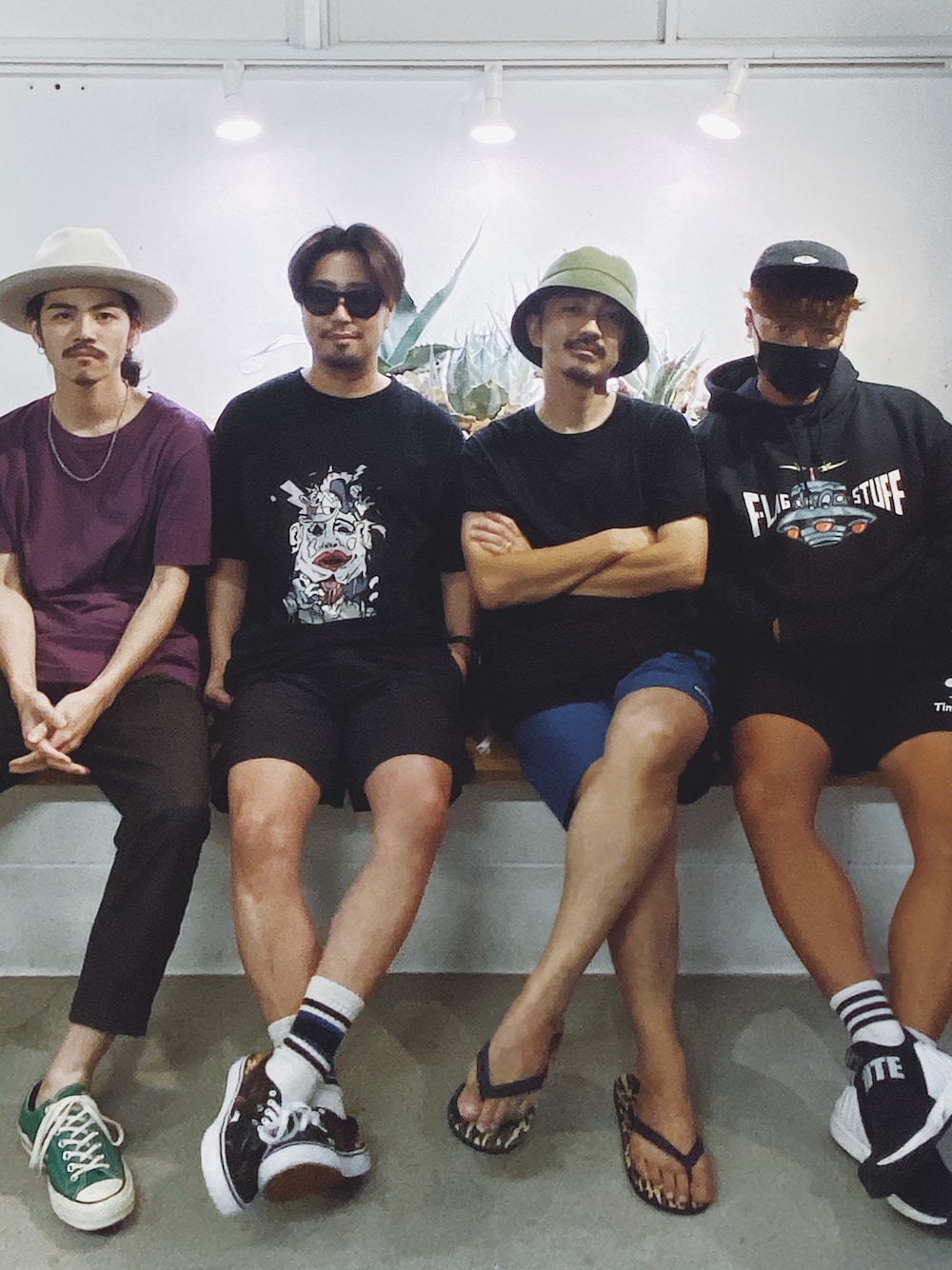 「timossy、flagstuff、WACKO MARIA 」｜「FLAGSTUFFのアイテム（パーカー、ブラック系）」を使った、KOTA GOODさん（メンズ・170cm）の秋コーディネートの1枚目の写真