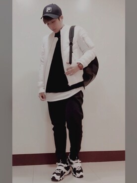 「adidas（アディダス）のアイテム（パンツ、ブラック系）」を使った、L.Tさんの冬コーディネート