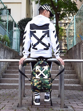 「off white（オフホワイト）のアイテム（バックパック/リュック）」を使った、HALO TOKYOさん（メンズ・179cm）の春コーディネート