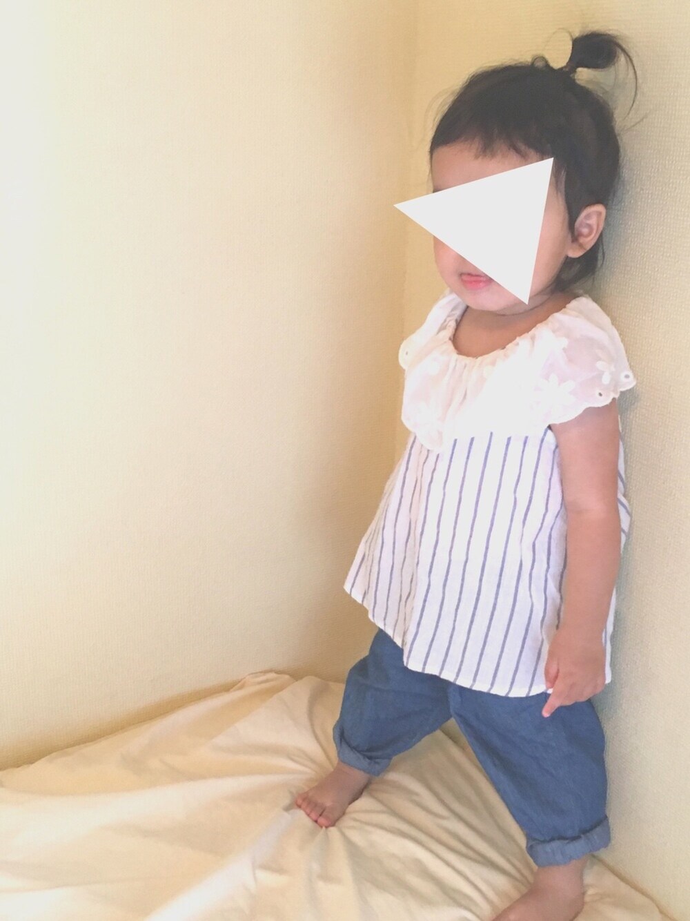 ホワイト系のトップス、ブルー系のその他パンツ、ホワイト系のその他を着用したキッズの夏コーディネートの1枚目の写真