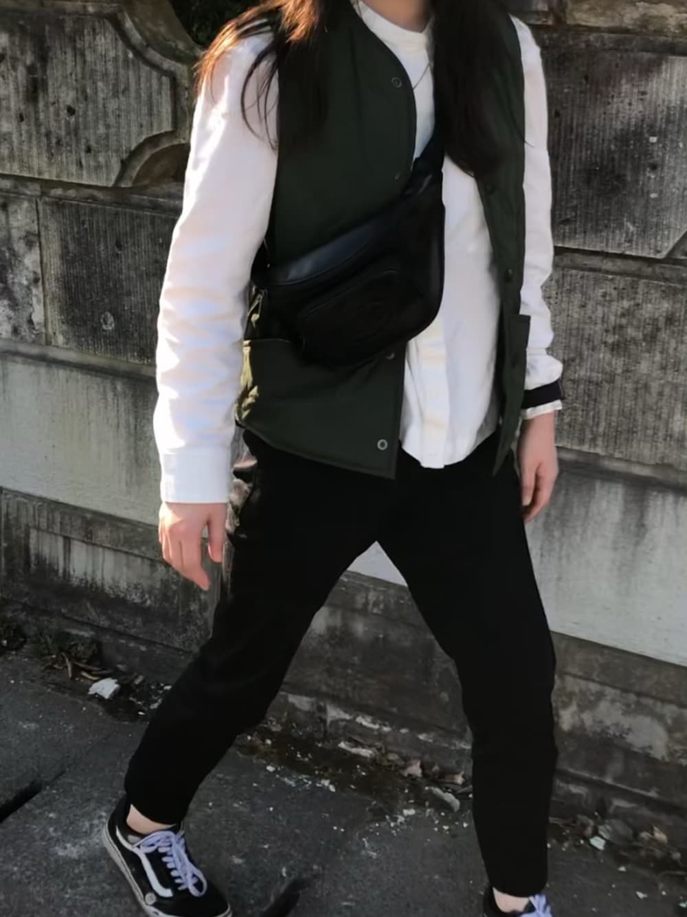 「OMNIGODのアイテム（ダウンベスト、グリーン系）」を使った、ELMOさん（レディース・154cm）の秋コーディネートの1枚目の写真