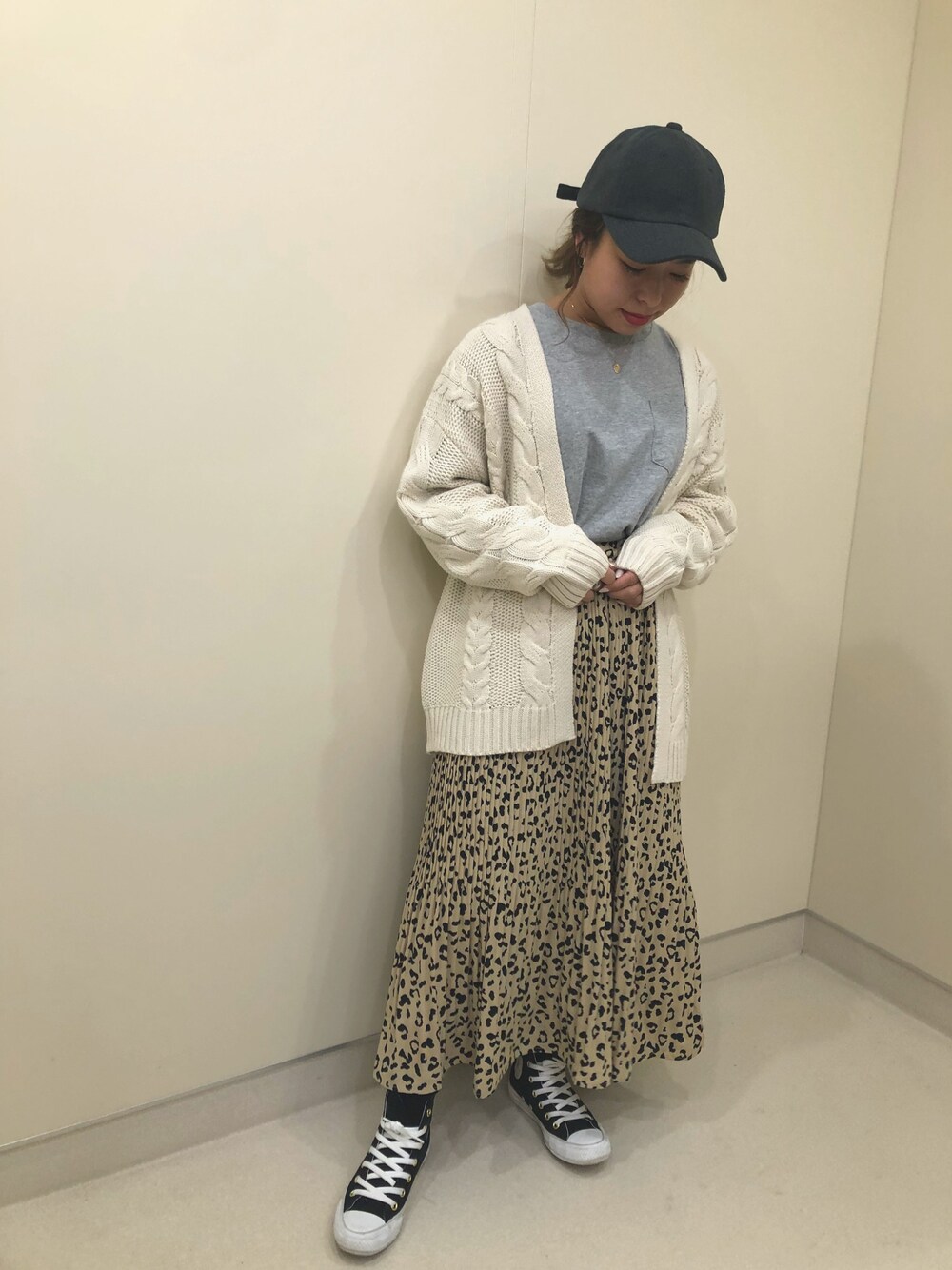 「カジュアルコーデ、ootd、おしゃれさんと繋がりたい、冬コーデ、ベージュ、低身長、ざっくりニット、オトナカジュアル」｜「Green　Parksの・メルトンキャップ（キャップ、グレー系）」を使った、yukichiさん（レディース・154cm）の冬コーディネートの1枚目の写真