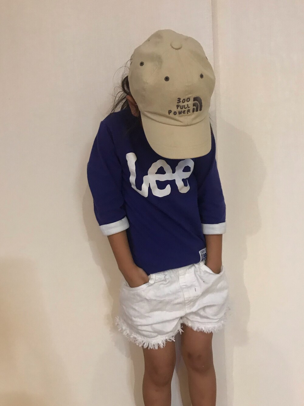 「シンプル、カジュアルコーデ、パンツスタイル、ショーパン、ライトオン、LEE、キッズコーデ、女の子、いいね、save、フォローお願いします🤑、おしゃれさんと繋がりたい」｜「koreaのアイテム（キャップ、ベージュ系）」を使った、kiccham☆さん（キッズ・104cm）の夏コーディネートの1枚目の写真