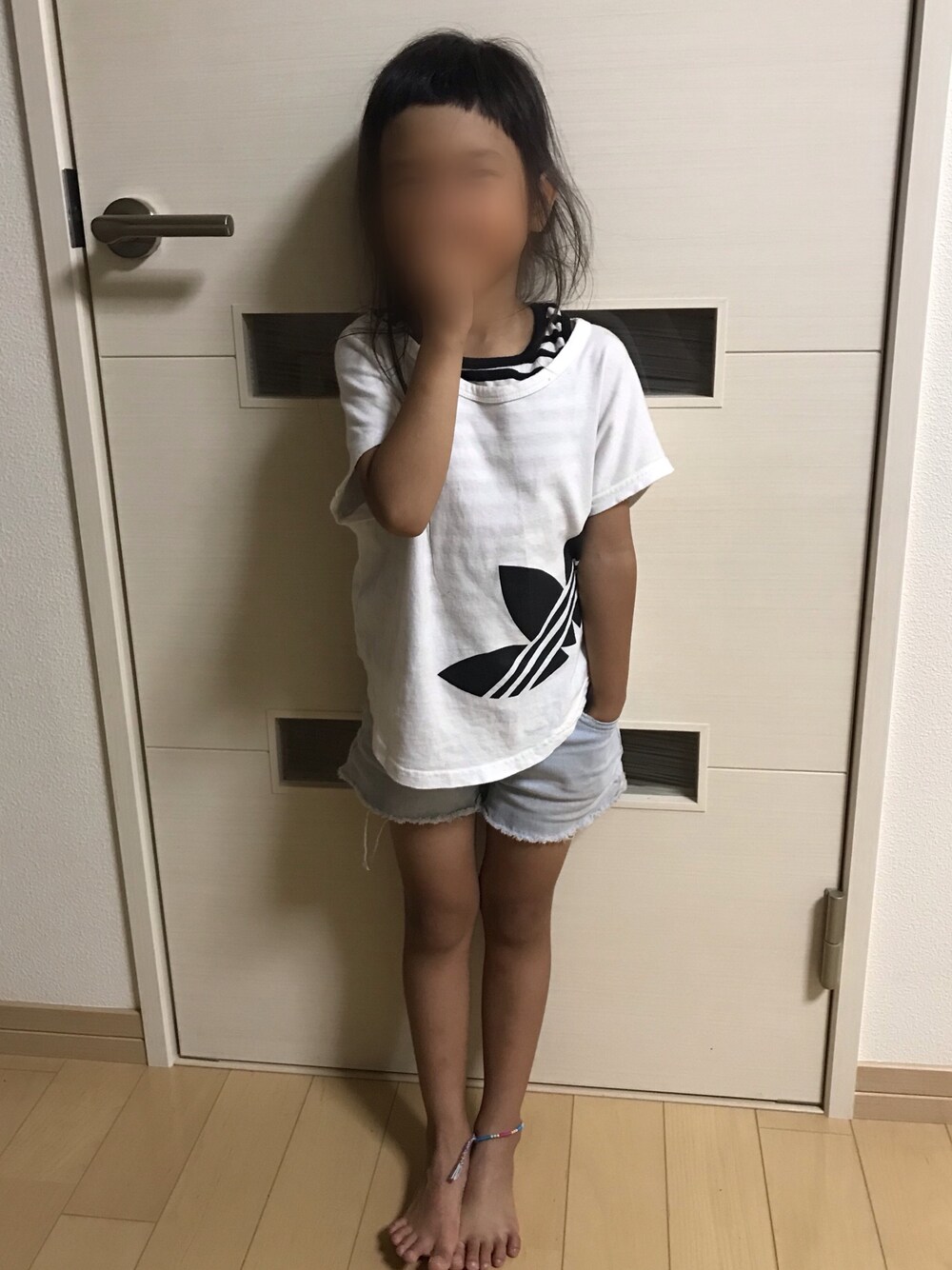 「むすめ服、おんなのこ、キッズコーデ、ラフ、シンプル、ショートパンツ、おしゃれさんと繋がりたい」｜「韓国子ども服のアイテム（Tシャツ/カットソー、ホワイト系）」を使った、kiccham☆さん（キッズ・110cm）の秋コーディネートの1枚目の写真