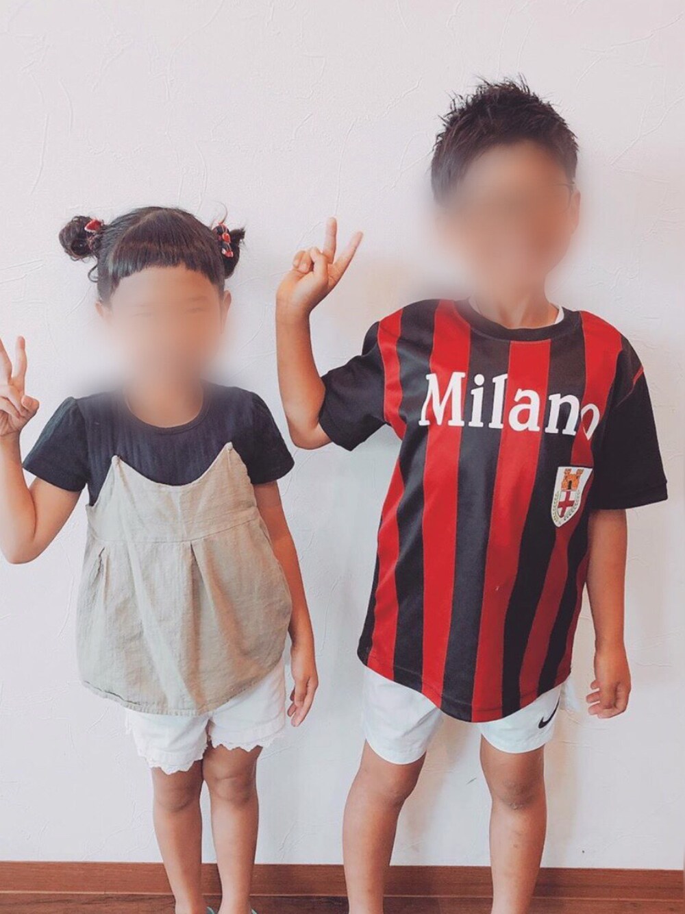 「キッズコーデ、おとこのこ、おんなのこ、スポーツ、サッカー、プチプラ、おしゃれさんと繋がりたい」｜「西松屋のアイテム（トップス、レッド系）」を使った、kiccham☆さん（キッズ・120cm）の秋コーディネートの1枚目の写真