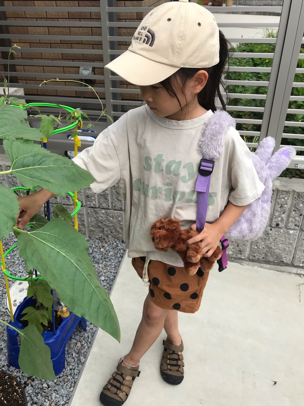 「ラフスタイル、夏だ！Tシャツ着よう！、おしゃれさんと繋がりたい、兄妹コーデ、リンクコーデ、韓国ファッション、韓国こども服」｜「韓国子ども服のアイテム（Tシャツ/カットソー、ベージュ系）」を使った、kiccham☆さん（キッズ・127cm）の夏コーディネートの1枚目の写真