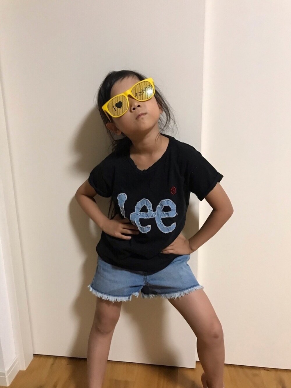 「楽チンコーデ、シンプルコーデ、Tシャツ、夏コーデ、女の子、キッズコーデ、おしゃれさんと繋がりたい」｜「韓国こども服のアイテム（Tシャツ/カットソー、ブラック系）」を使った、kiccham☆さん（キッズ・120cm）の秋コーディネートの1枚目の写真