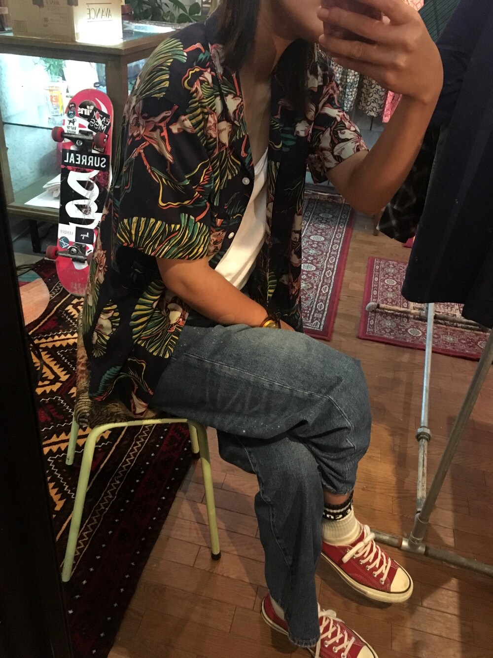 「休日コーデ、summer、柄シャツ、アロハシャツ、コンバース、チャックテイラー、ワイドデニム、サノバチーズ、sonofthecheese、カジュアルコーデ」｜「Levi'sのBETTY SHIRT HULUHU NIGHTWATCH BLUE PRINT（シャツ/ブラウス、その他）」を使った、mimam！さん（レディース・162cm）の夏コーディネートの1枚目の写真