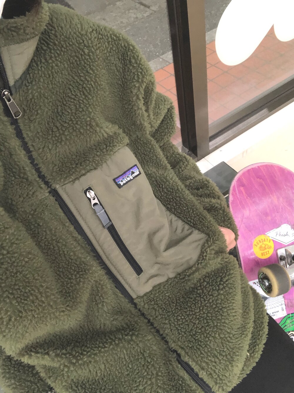 「patagonia、レトロX、カーキ」｜「patagoniaのアイテム（ジャケット/アウター、グリーン系）」を使った、mimam！さん（レディース・162cm）の春コーディネートの1枚目の写真